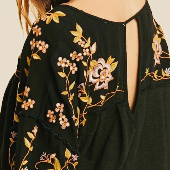 In Loom Blouse Boho Peasant Women's Small Black/Floral Embroidered Pleated Top - Picture 5 of 10